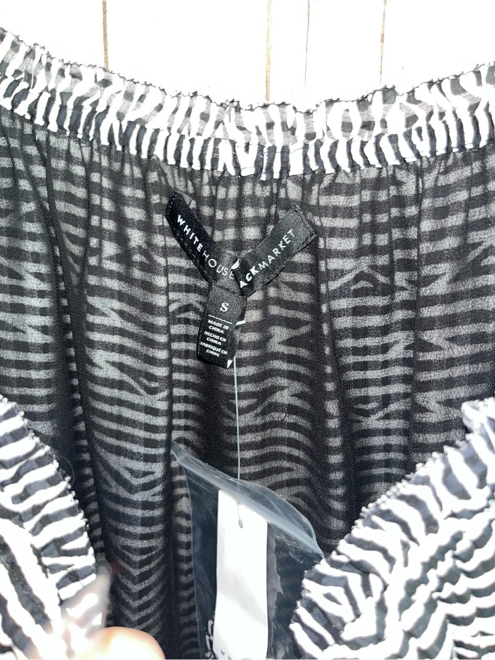 White House Black Market Off Shoulder Zebra Print Top S NWT Flowy Blouse - Picture 6 of 6